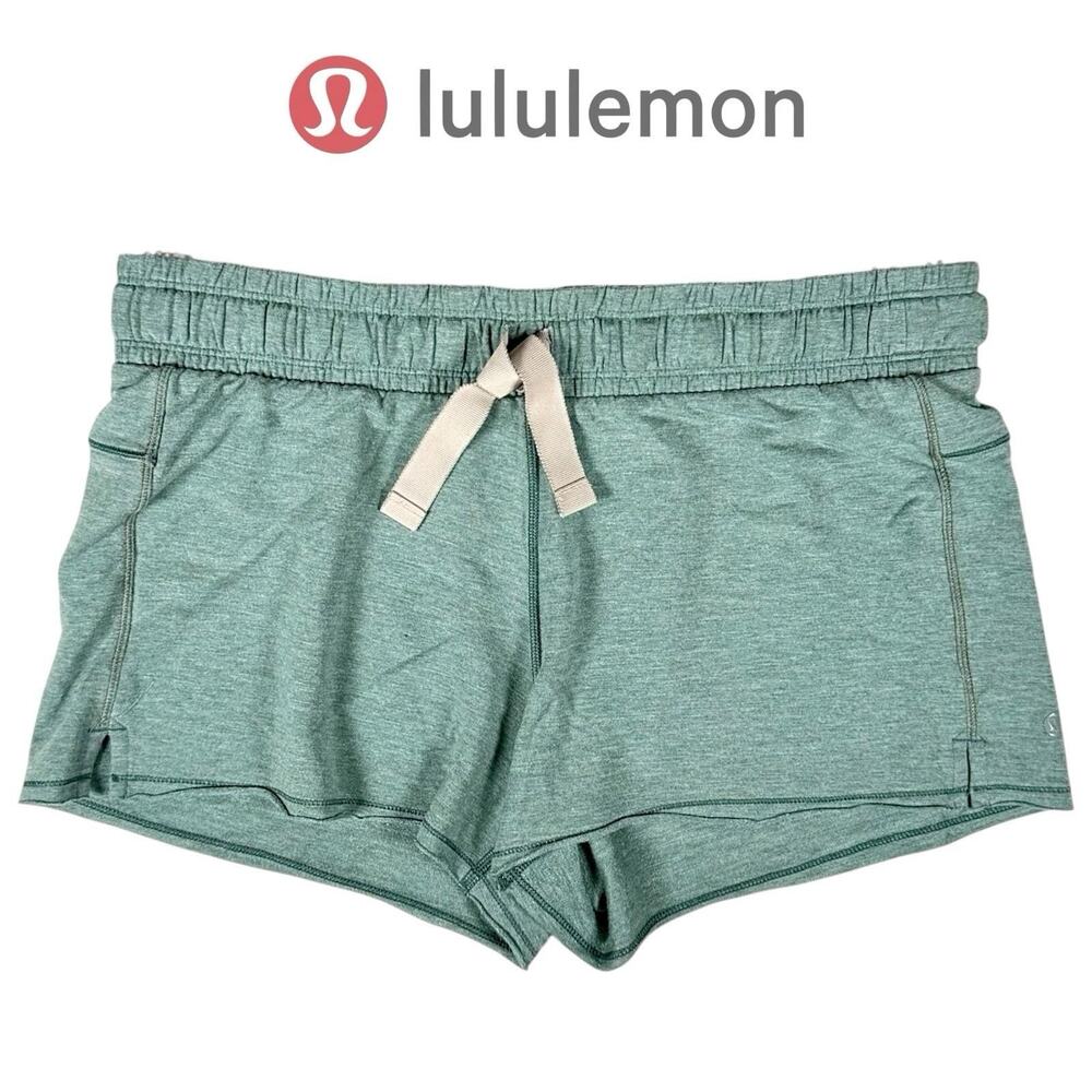Lululemon Heathered Sage Green Athletic 2.5” Lounge Shorts Drawstring Yoga Run 8
